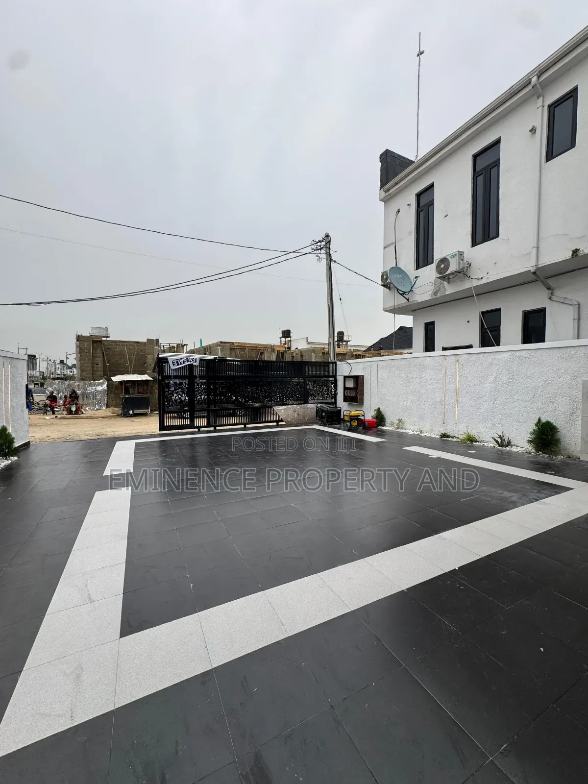 5bdrm Duplex in Ikota for sale in Ikota
