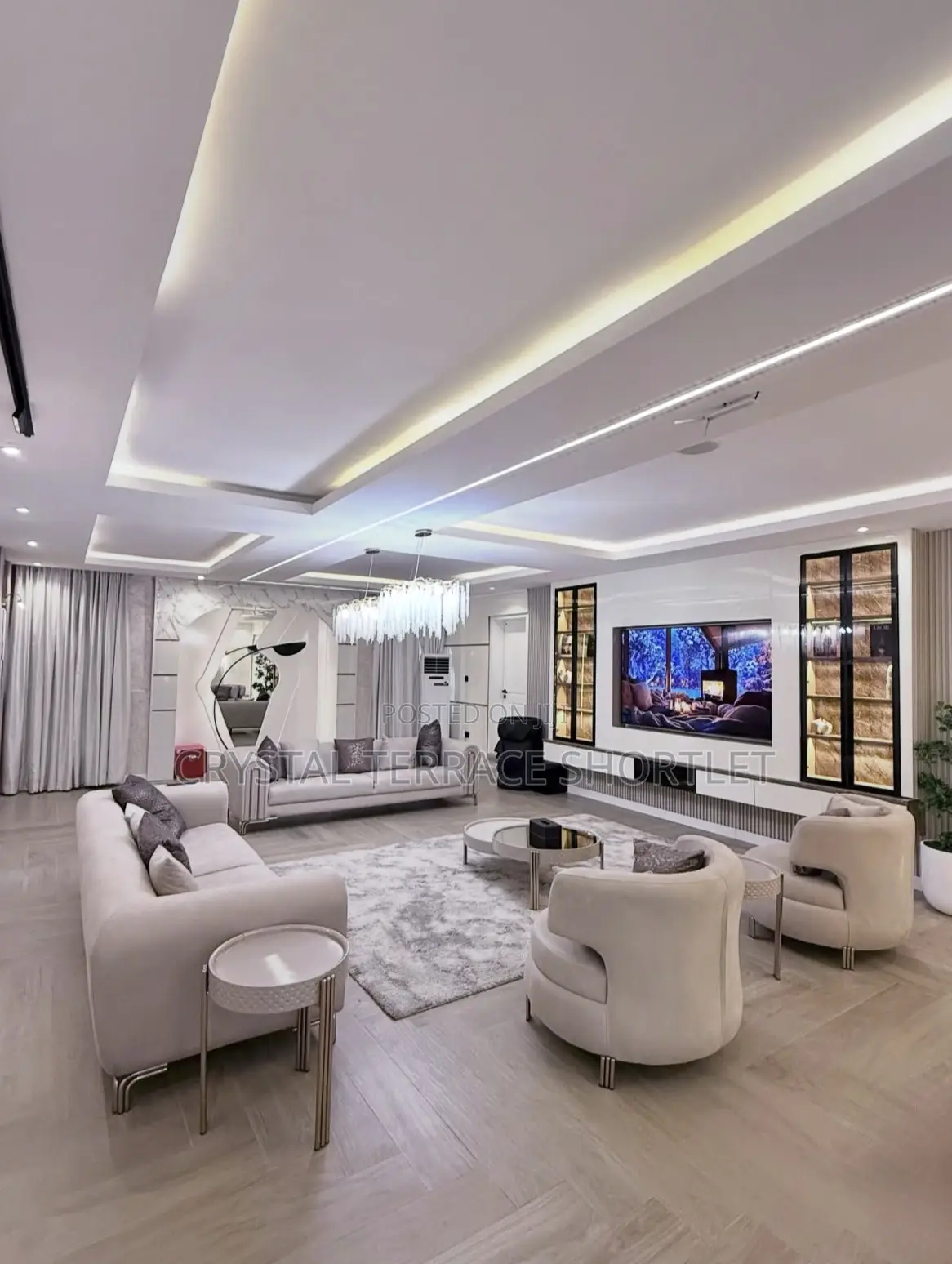 Luxurious 4 Bedroom Apartment Shortlet in Lekki Phase 1