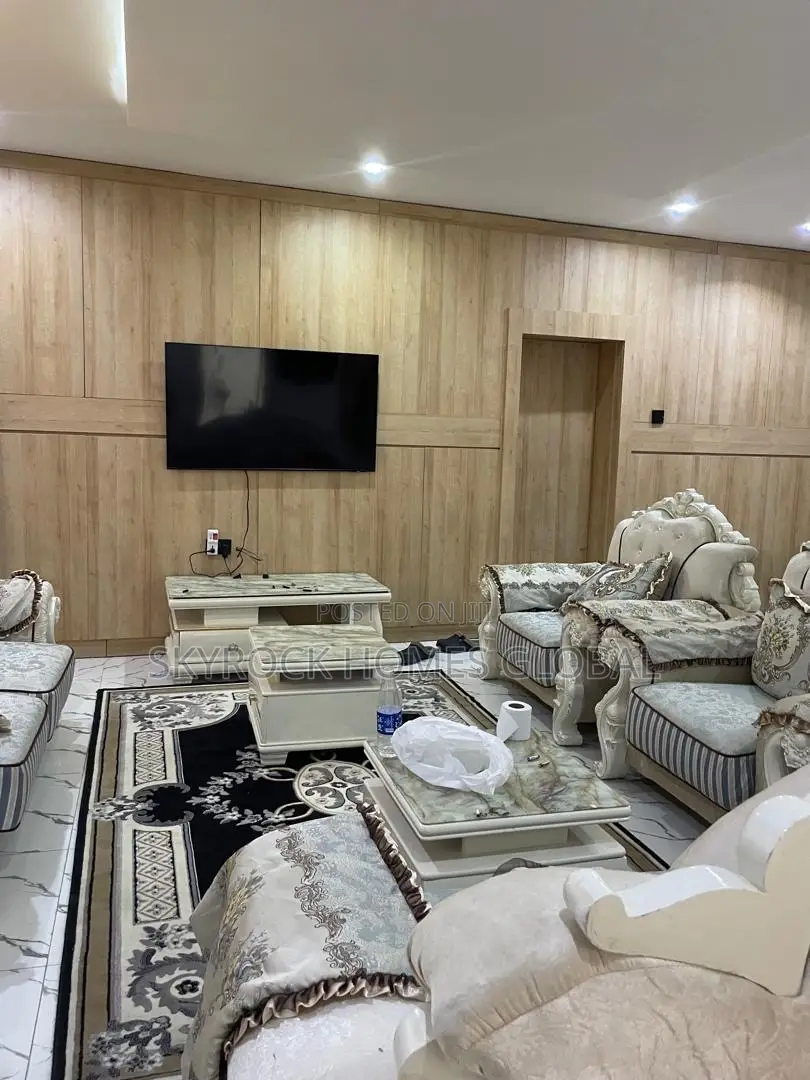 4bdrm Duplex in Chevron for sale in Chevron