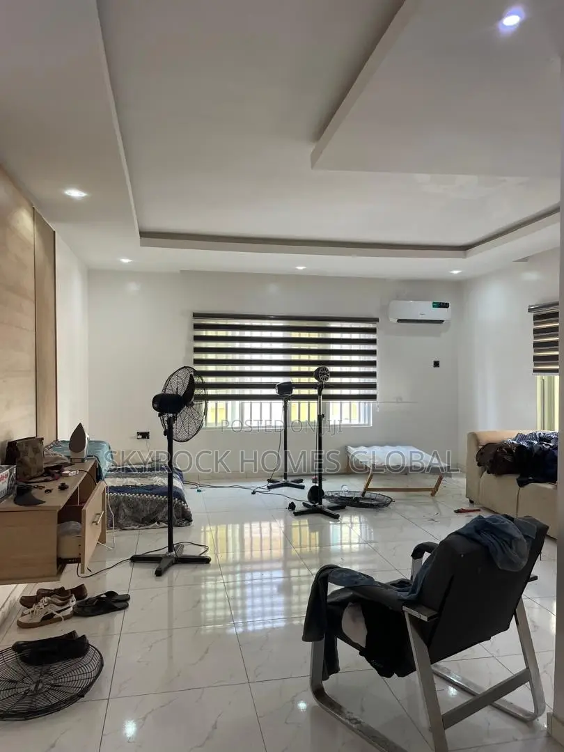 4bdrm Duplex in Chevron for sale in Chevron