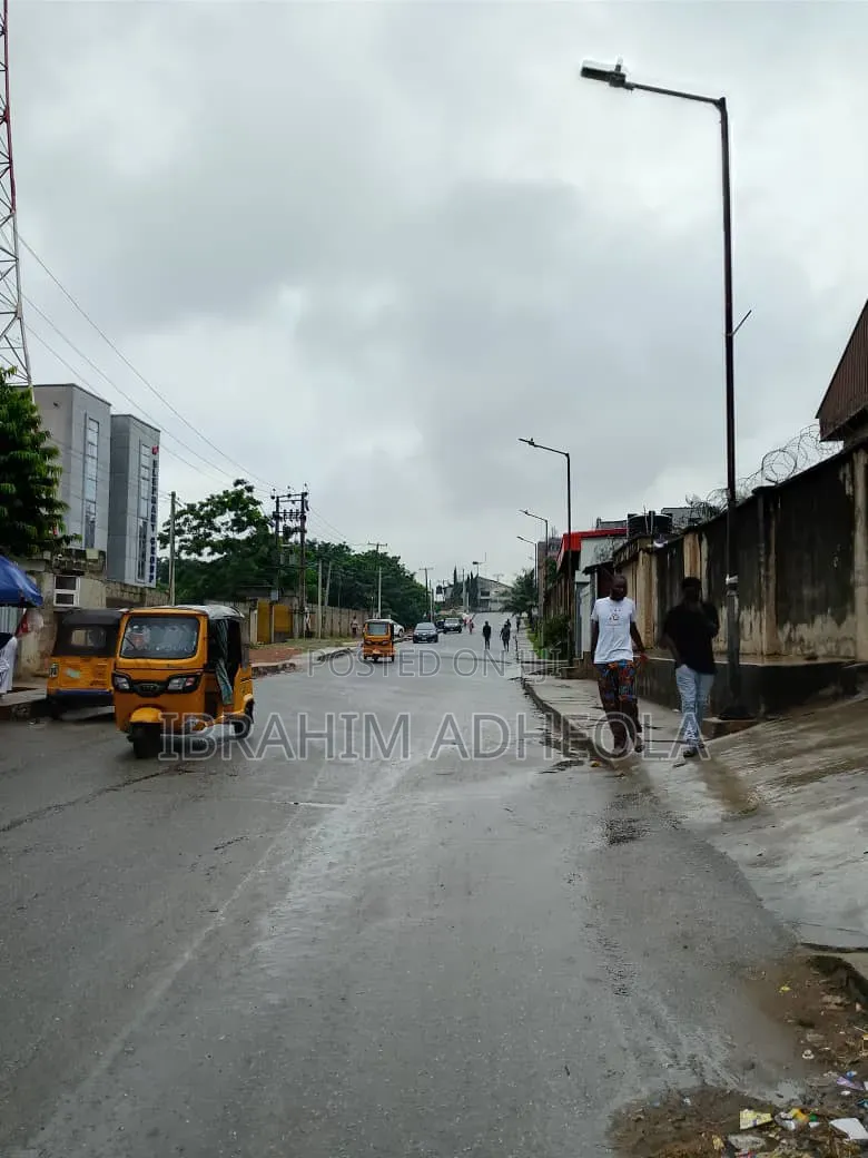 Lease Term: 5 Years Only Ideal for Warehouse, Truck Garage.: in Oregun