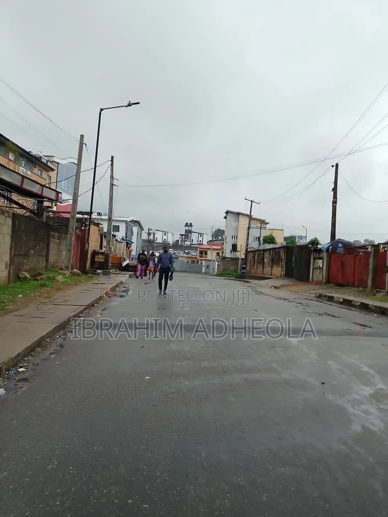 Lease Term: 5 Years Only Ideal for Warehouse, Truck Garage.: in Oregun