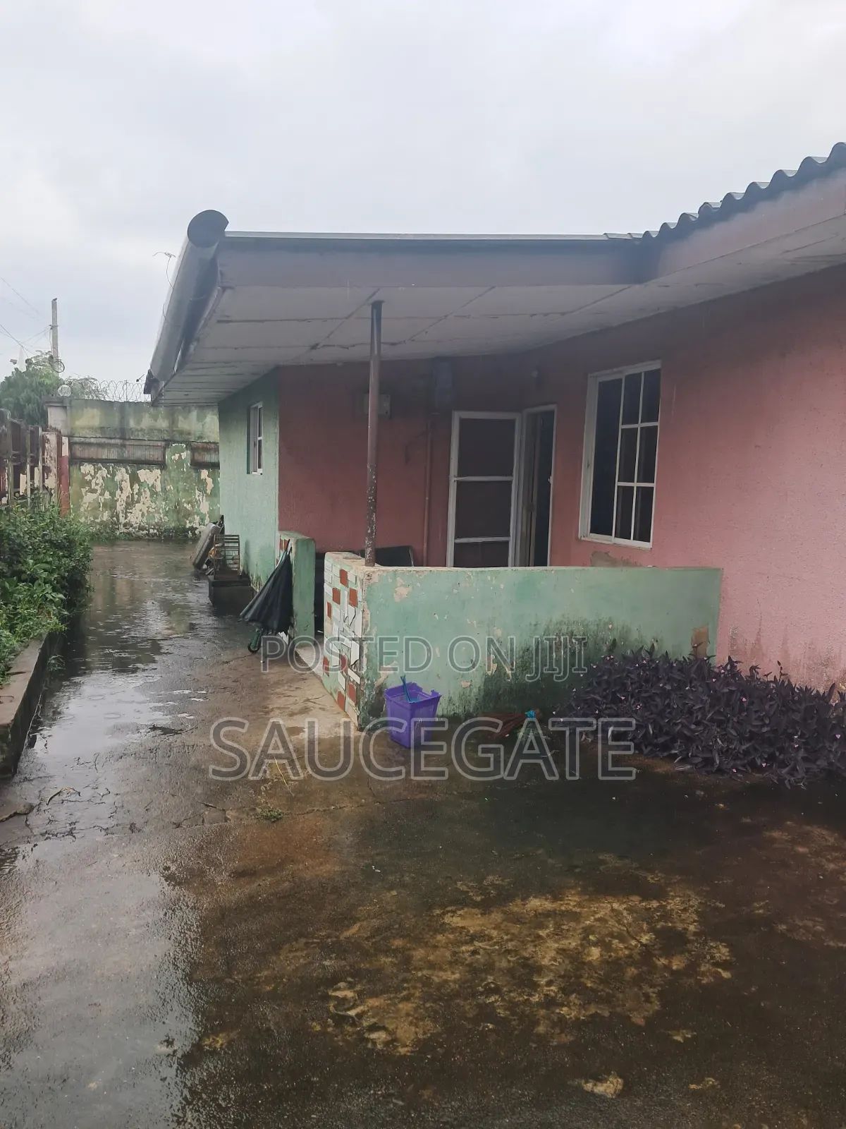 2bdrm Bungalow in Close Satellite Town for sale in Satellite Town