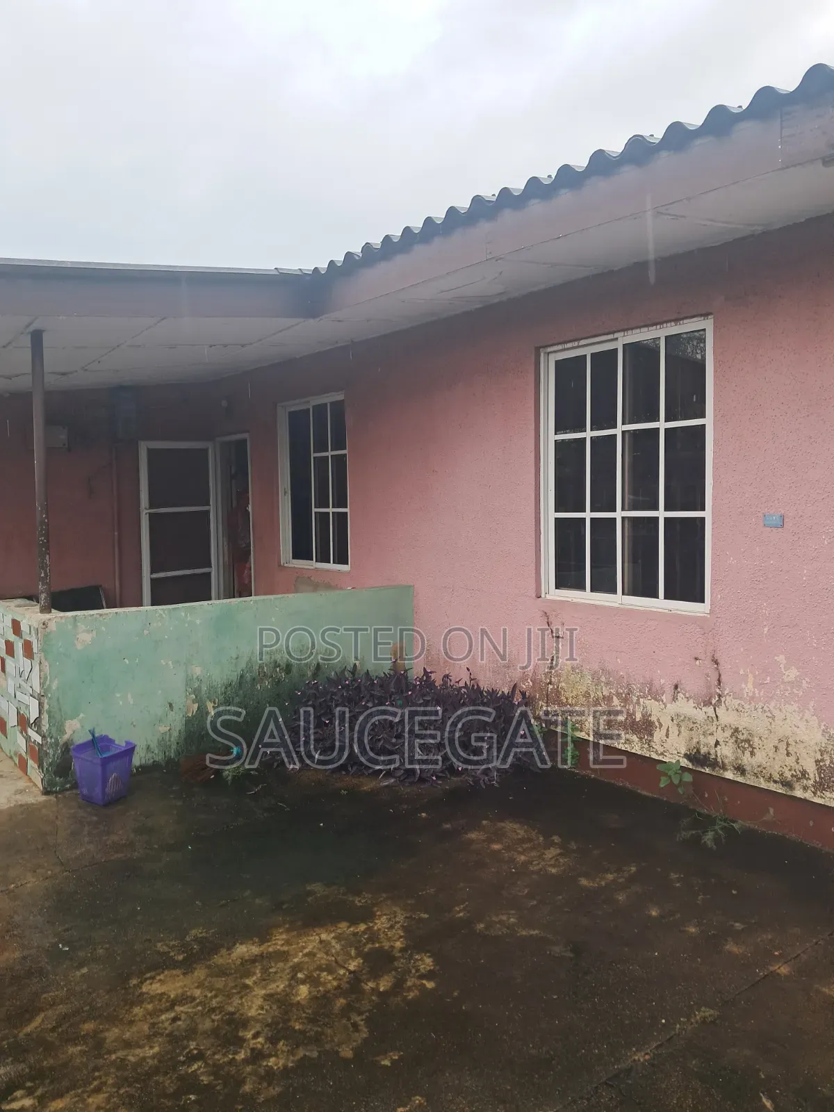 2bdrm Bungalow in Close Satellite Town for sale in Satellite Town