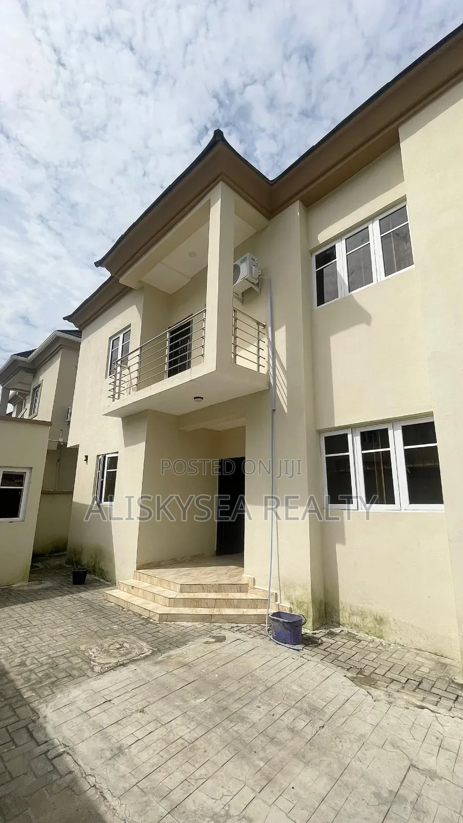 Furnished 5bdrm House in Chevron for rent in Chevron