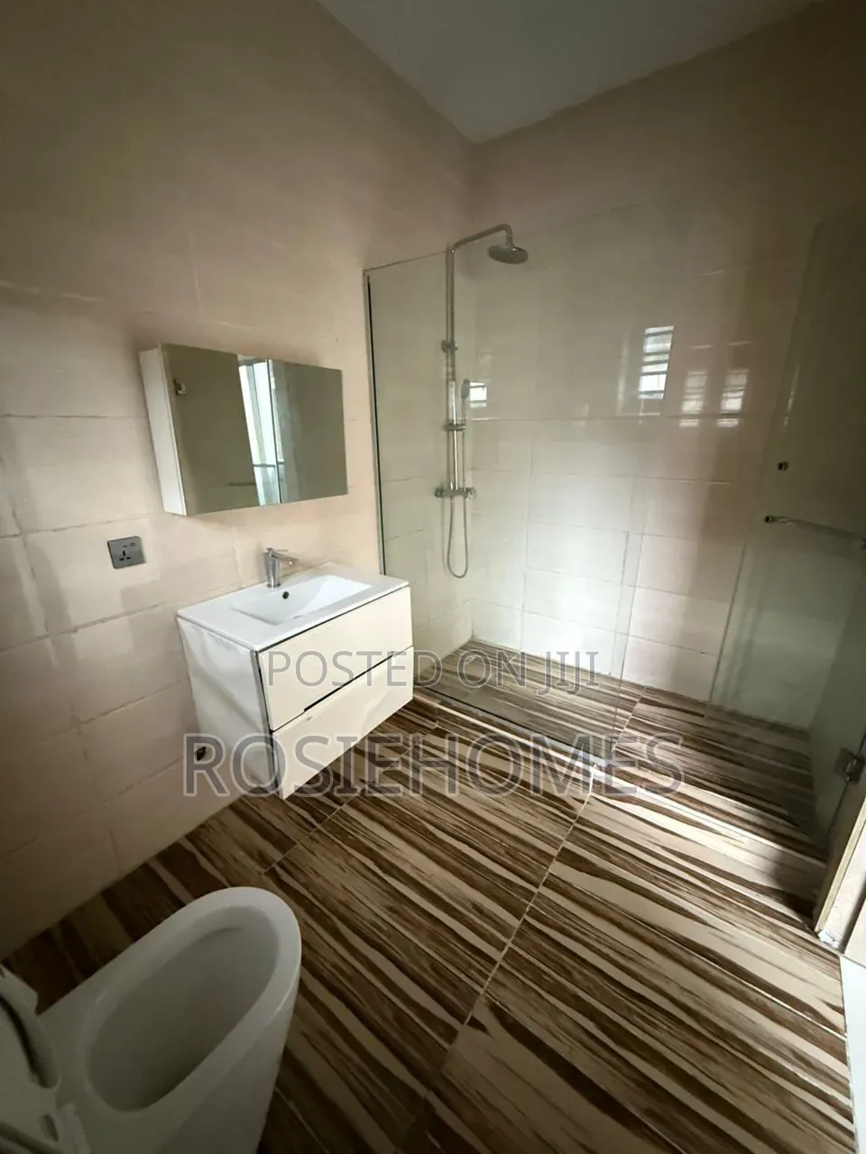 4bdrm Duplex in Ikota Gra for rent in Ikota