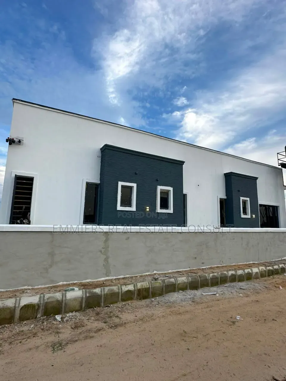 3bdrm Bungalow in Elerangbe for sale in Elerangbe