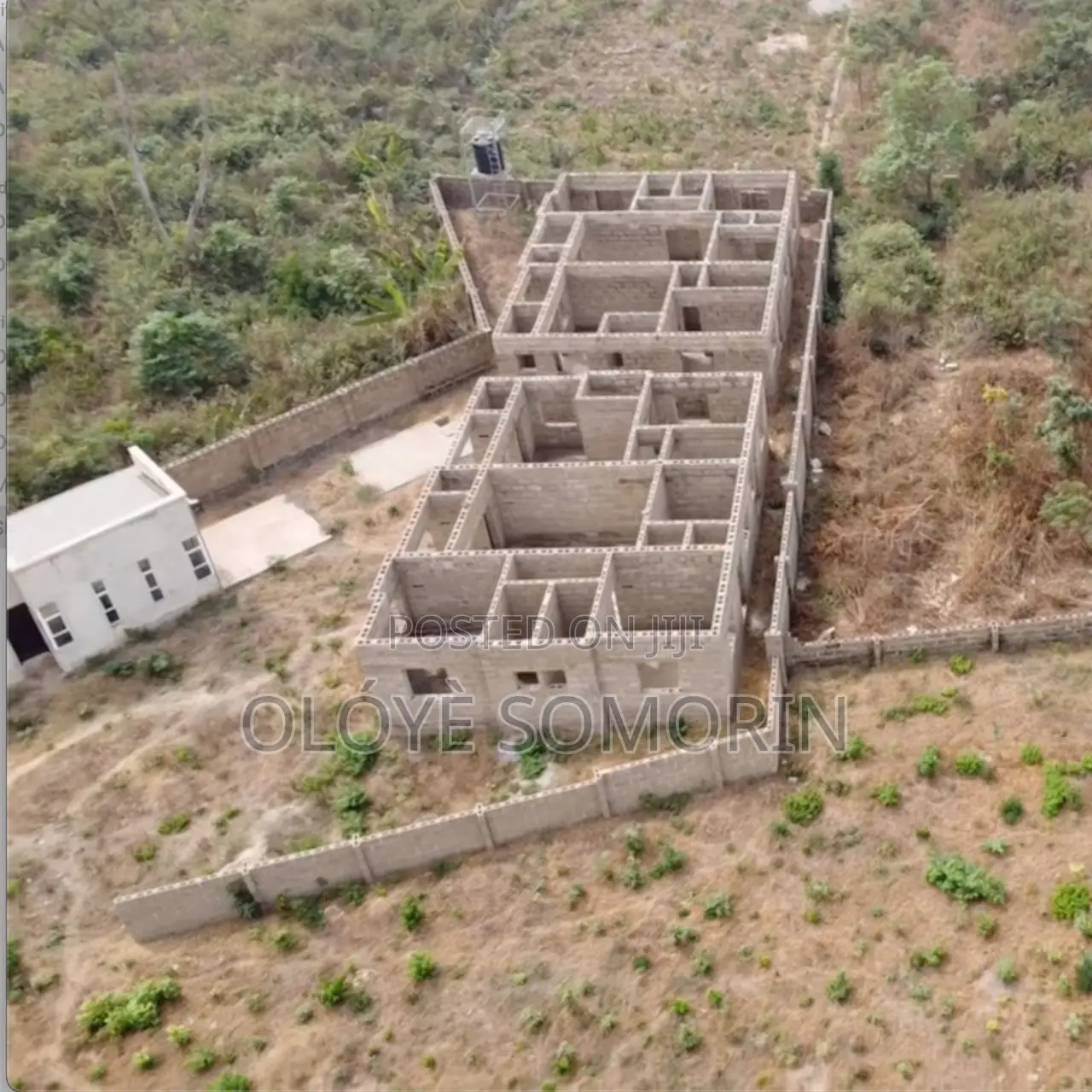 6bdrm Apartment in Trinity One, Omi Adio for sale in Omi Adio