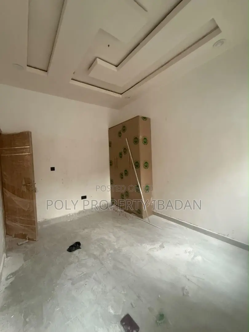 2bdrm Apartment in Kolapo Ishola Gra, Akobo for rent in Akobo