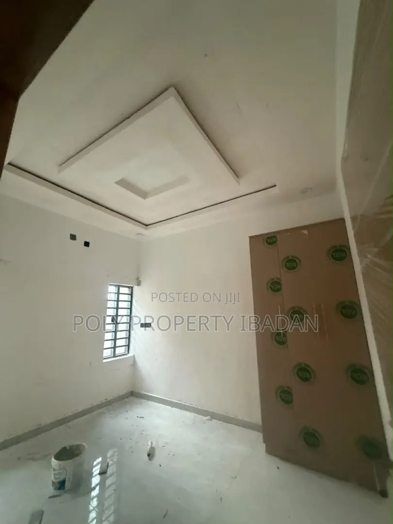 2bdrm Apartment in Kolapo Ishola Gra, Akobo for rent in Akobo