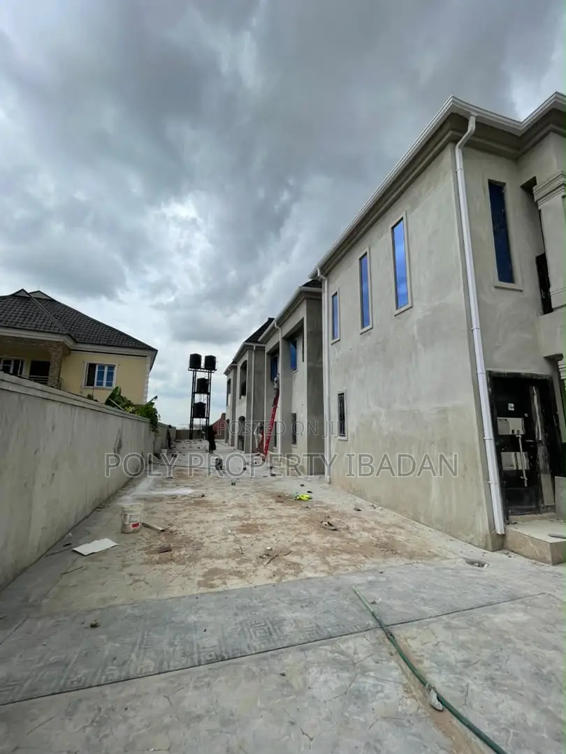 2bdrm Apartment in Kolapo Ishola Gra, Akobo for rent in Akobo