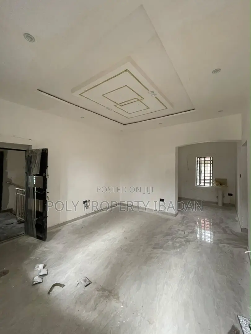 2bdrm Apartment in Kolapo Ishola Gra, Akobo for rent in Akobo