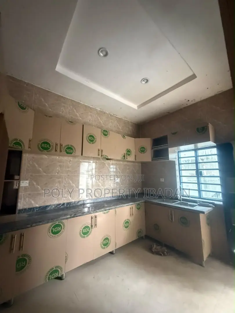 2bdrm Apartment in Kolapo Ishola Gra, Akobo for rent in Akobo