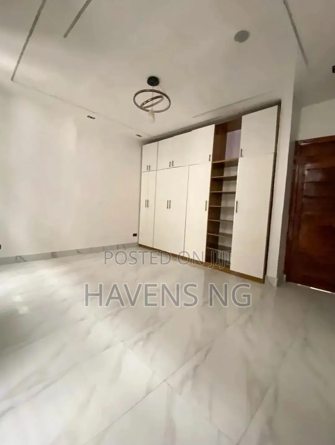 4bdrm Duplex in Chevron for sale in Chevron