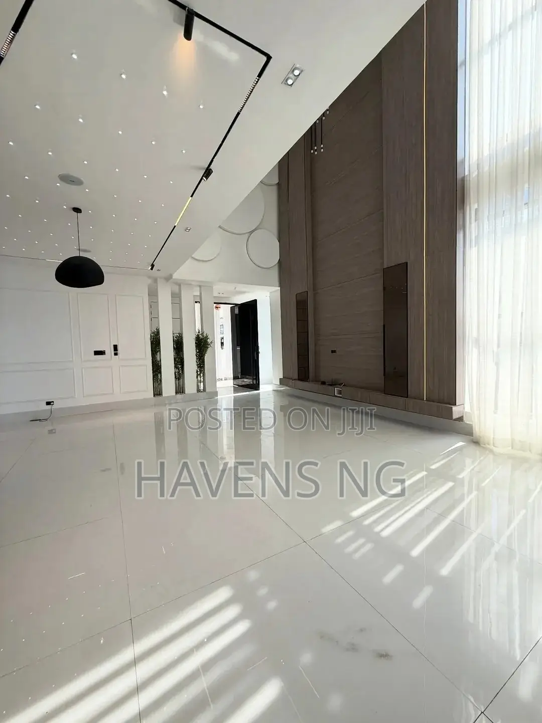 5bdrm Duplex in Chevron for sale in Chevron