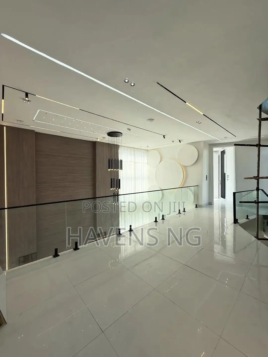 5bdrm Duplex in Chevron for sale in Chevron