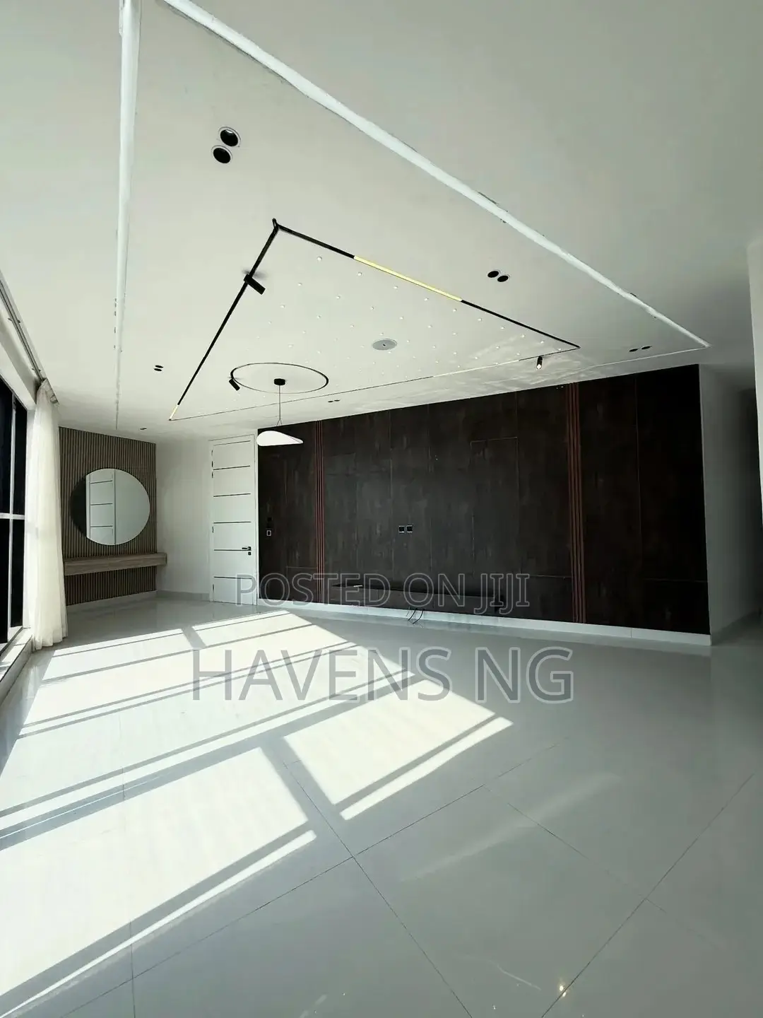5bdrm Duplex in Chevron for sale in Chevron