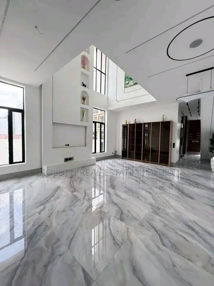 5bdrm Duplex in Lekki Phase 1 for sale in Lekki Phase 1
