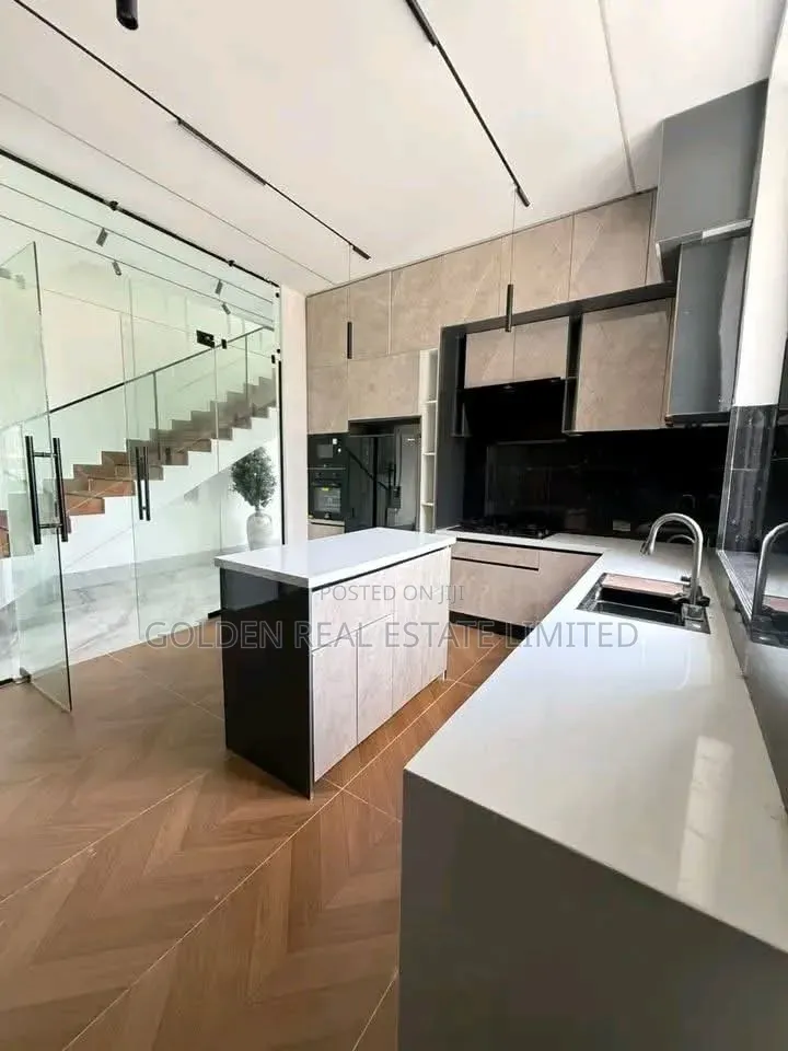 5bdrm Duplex in Lekki Phase 1 for sale in Lekki Phase 1