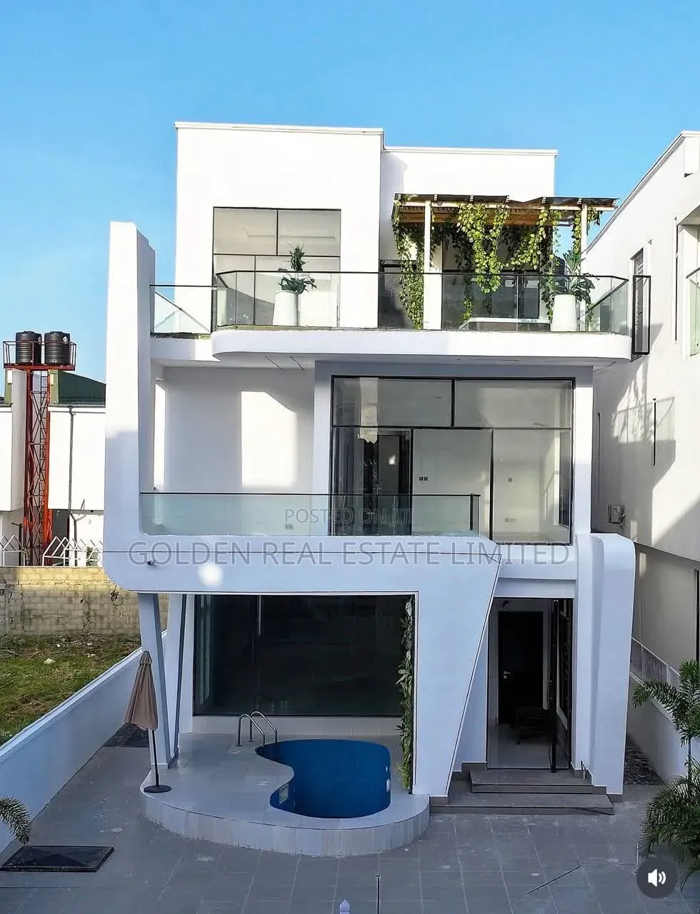 5bdrm Duplex in Chevron for sale in Chevron