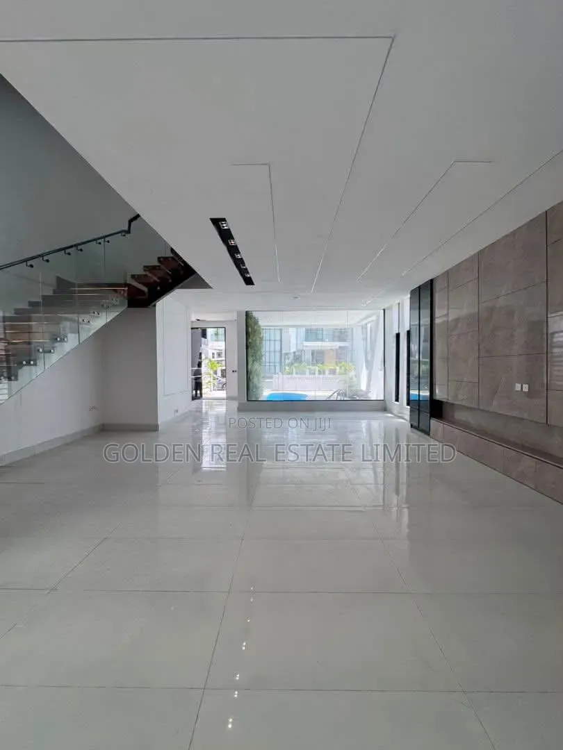 5bdrm Duplex in Chevron for sale in Chevron