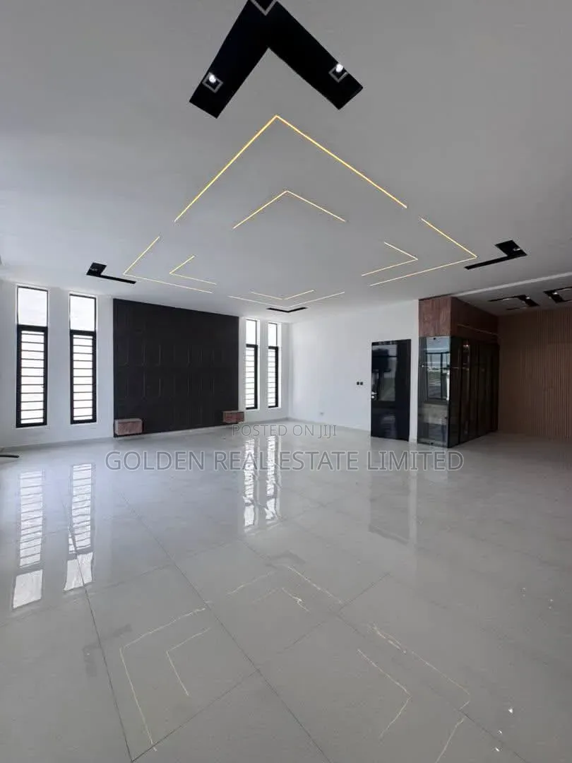 5bdrm Duplex in Chevron for sale in Chevron