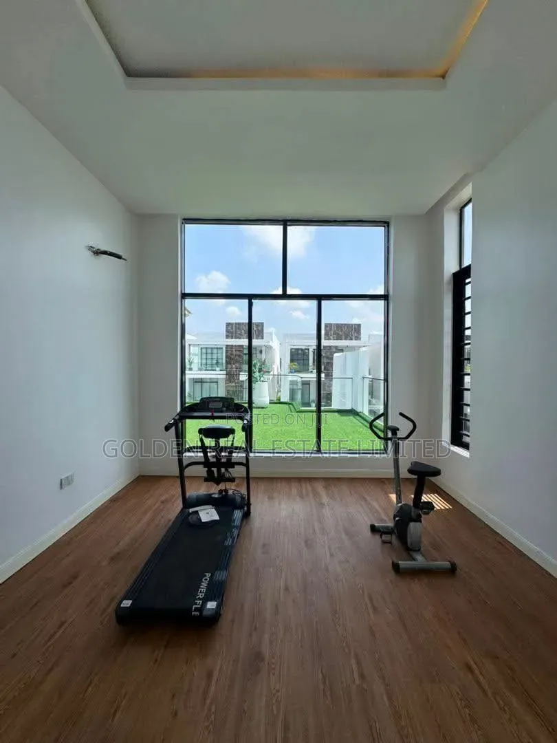 5bdrm Duplex in Chevron for sale in Chevron