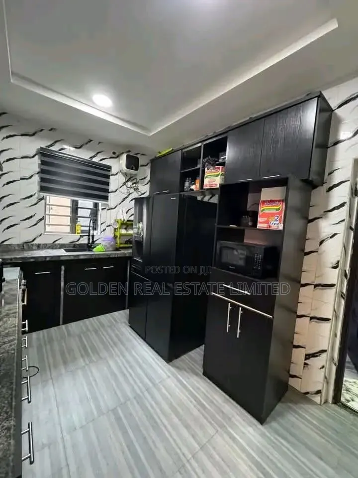 4bdrm Duplex in Shell Location for sale in Shell Location