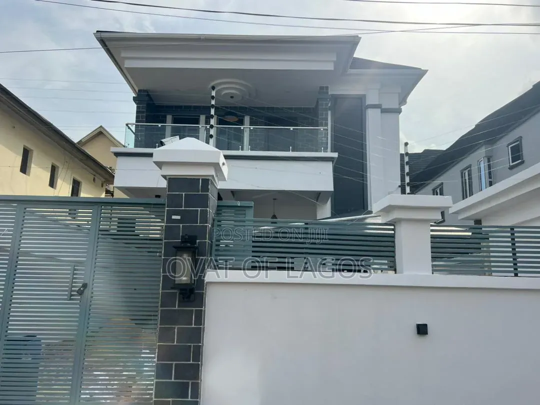5bdrm Duplex in Chevron for rent in Chevron