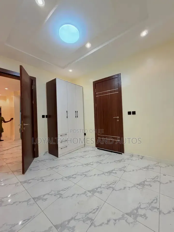 4bdrm Duplex in Oregun for sale in Oregun