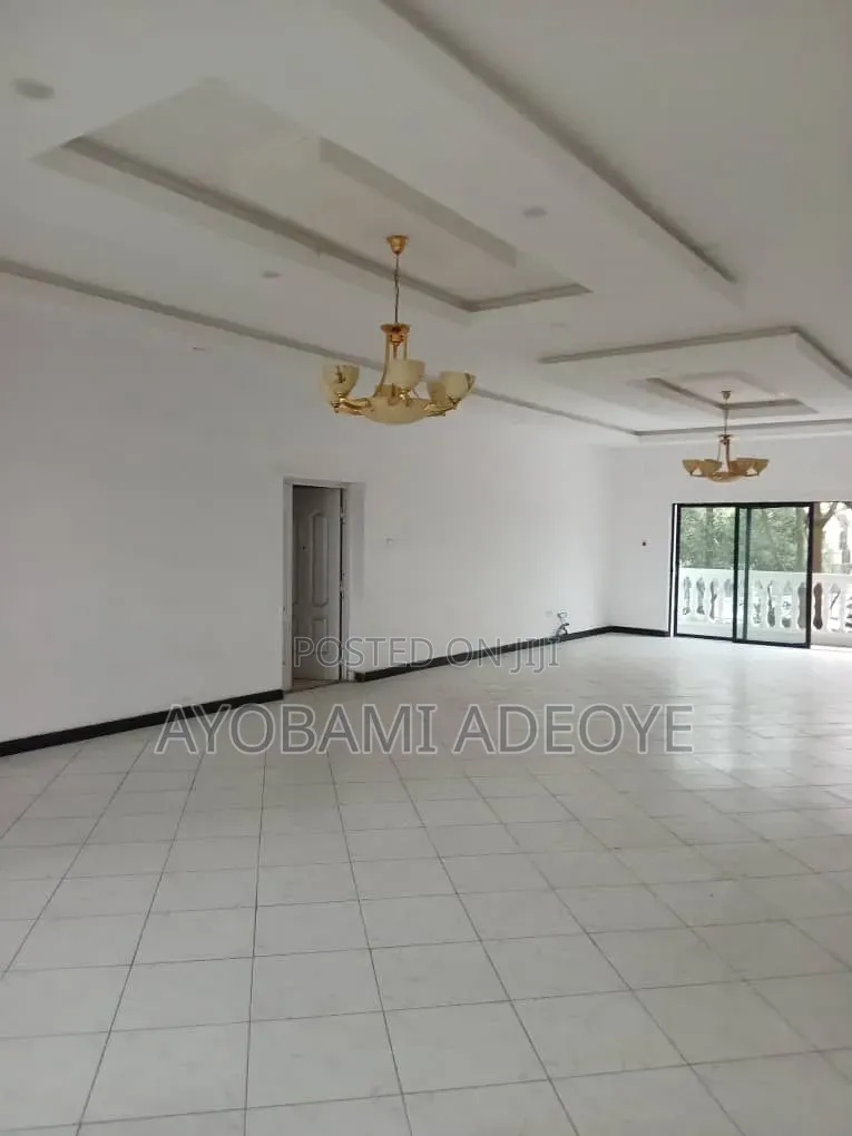 3bdrm Apartment in Chevron for rent in Chevron