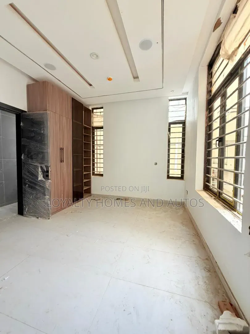 4bdrm Duplex in Omole Phase 2 for sale in Omole Phase 2