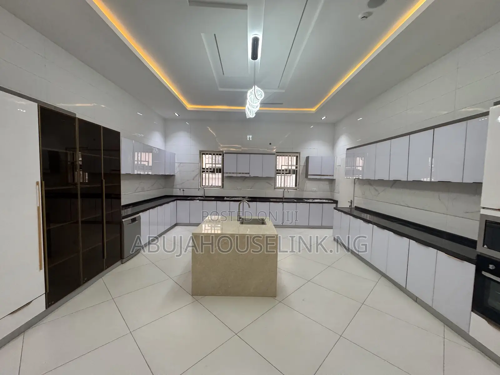10bdrm Mansion in Maitama Main Abuja for sale in Maitama
