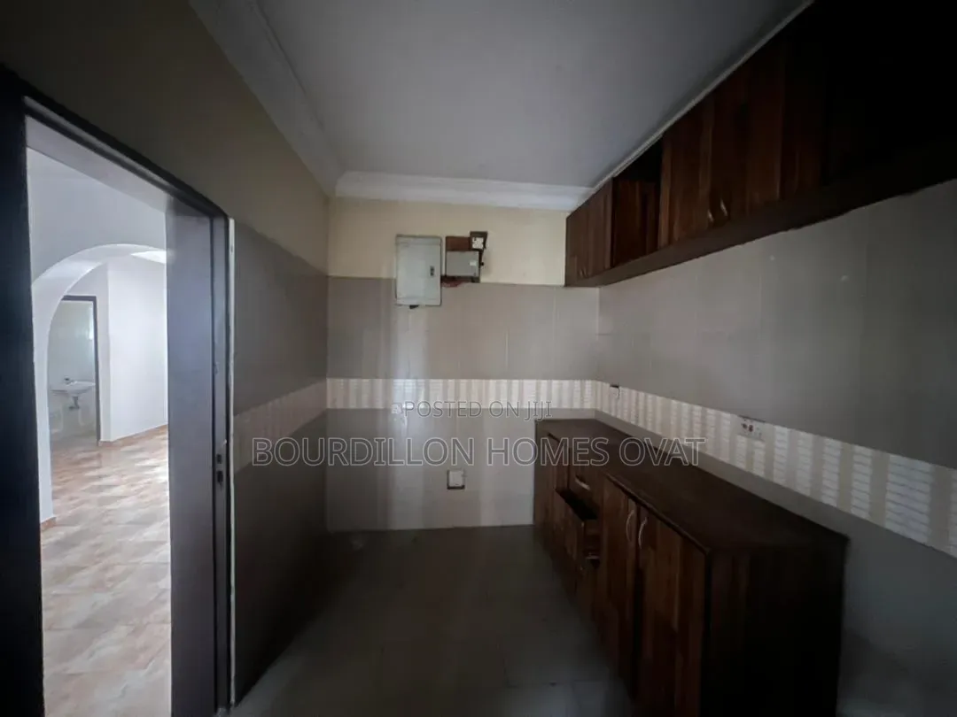 3bdrm Apartment in Ikota Villa Estate for rent in Ikota