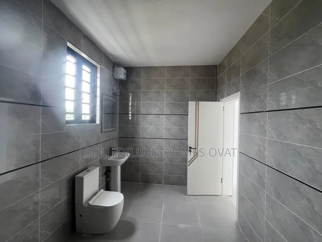 4bdrm Duplex in Lekki Scheme 2 for sale in Ilaje / Lekki