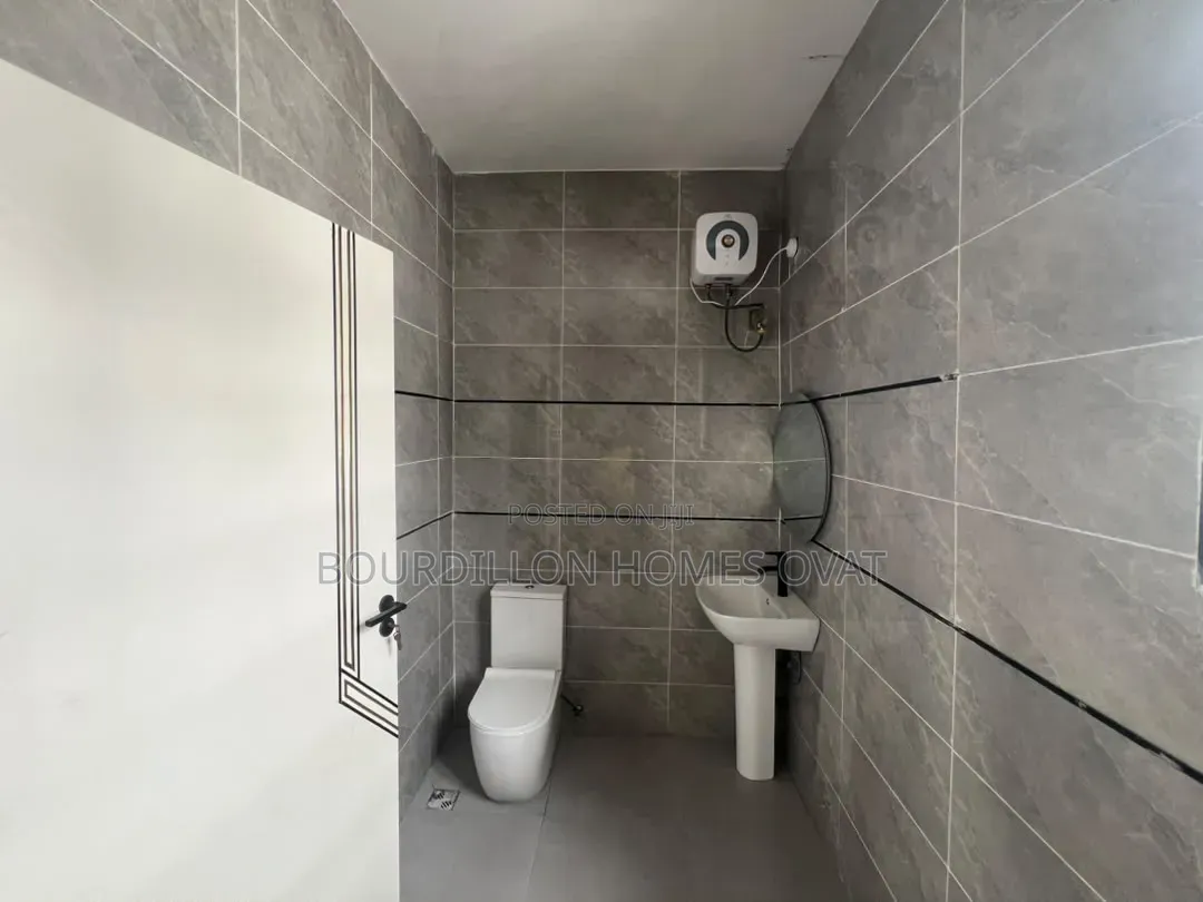 4bdrm Duplex in Lekki Scheme 2 for sale in Ilaje / Lekki