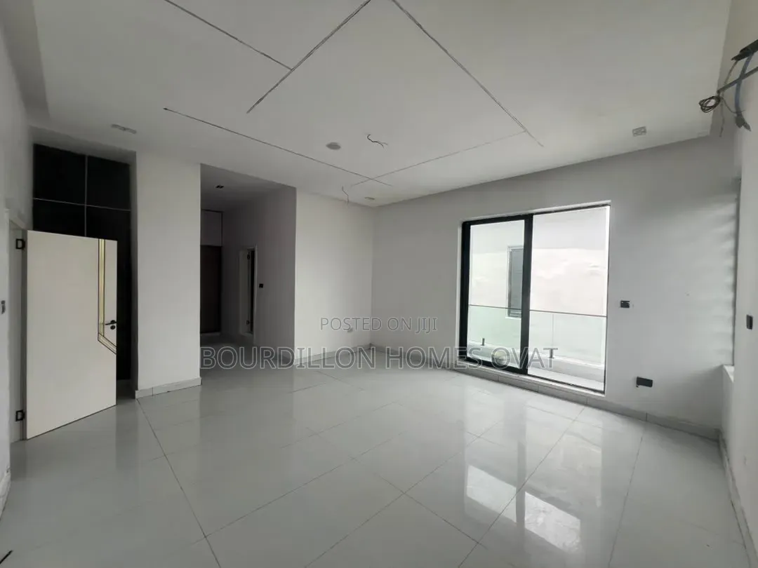 4bdrm Duplex in Lekki Scheme 2 for sale in Ilaje / Lekki