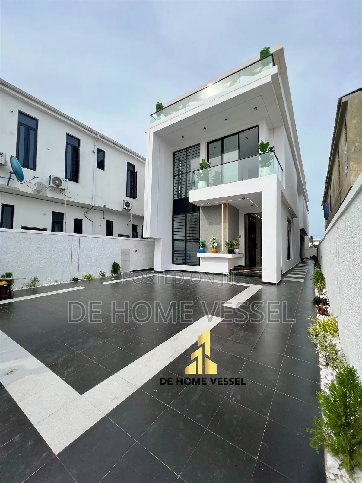 5bdrm Duplex in Ikota for sale in Ikota