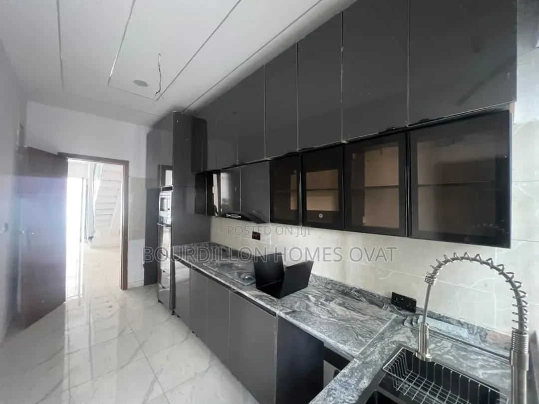 2bdrm Duplex in Lekki Scheme 2 for sale in Ilaje / Lekki