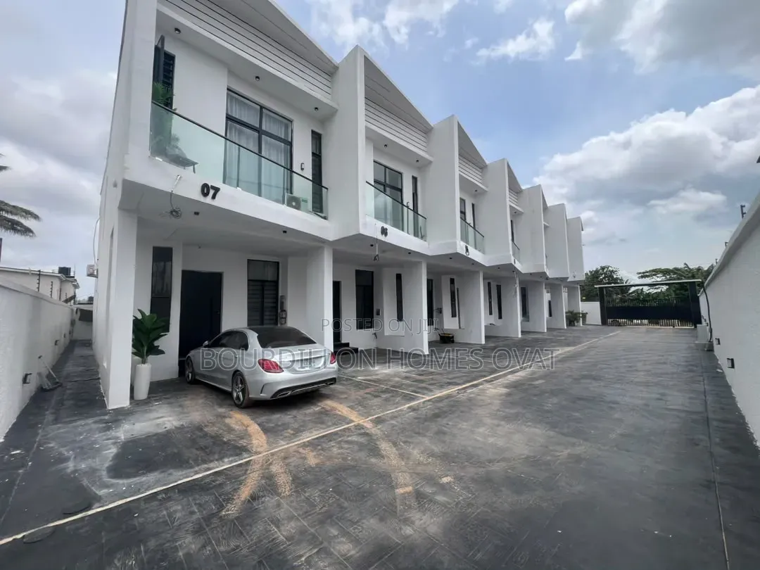 4bdrm Duplex in Lekki Scheme 2 for sale in Ilaje / Lekki
