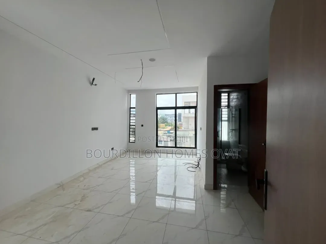 4bdrm Duplex in Lekki Scheme 2 for sale in Ilaje / Lekki