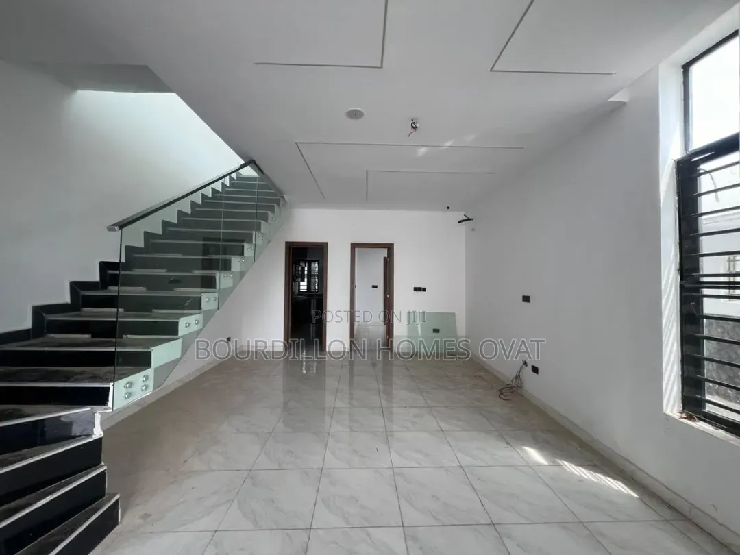 4bdrm Duplex in Lekki Scheme 2 for sale in Ilaje / Lekki