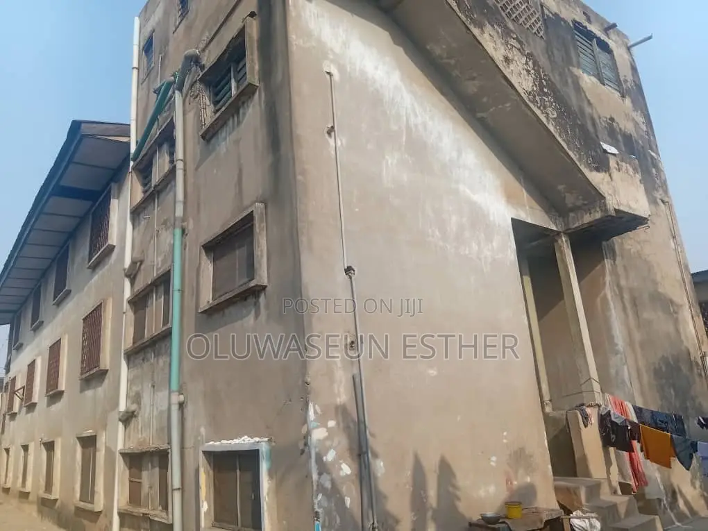 3bdrm Block of Flats in Alakia for sale in Alakia
