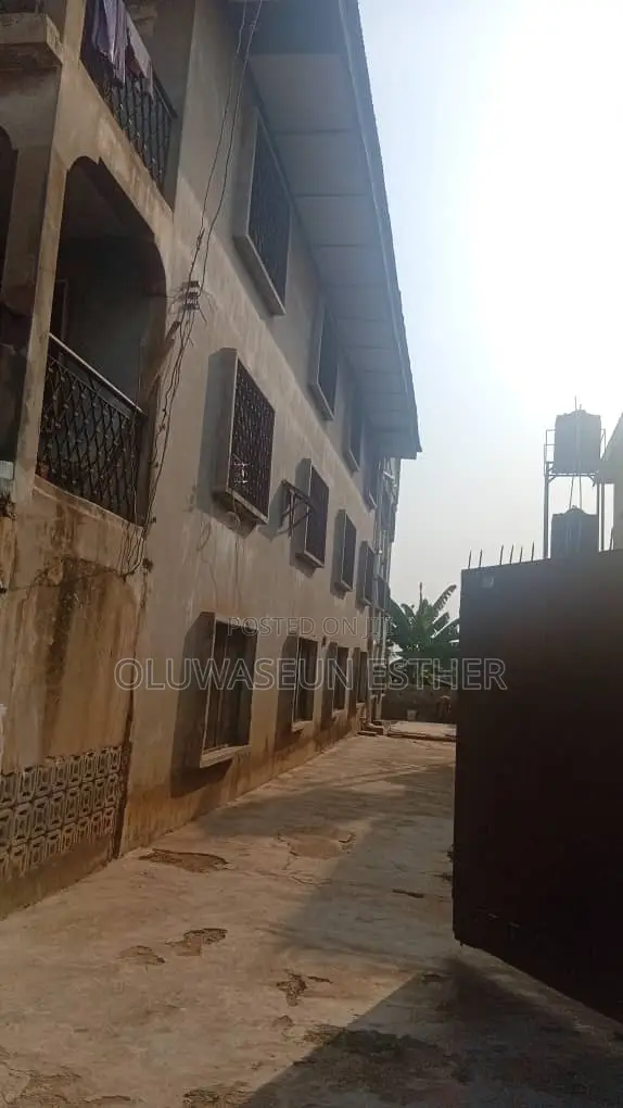 3bdrm Block of Flats in Alakia for sale in Alakia