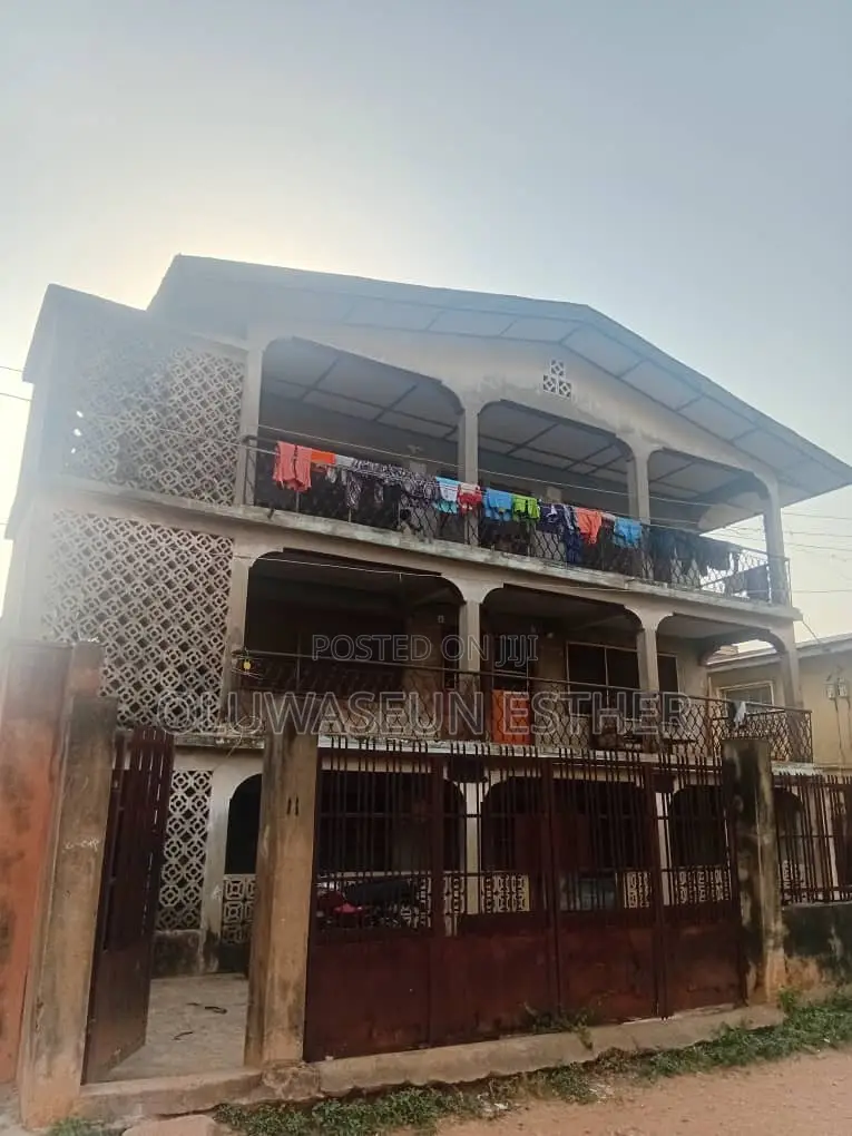 3bdrm Block of Flats in Alakia for sale in Alakia