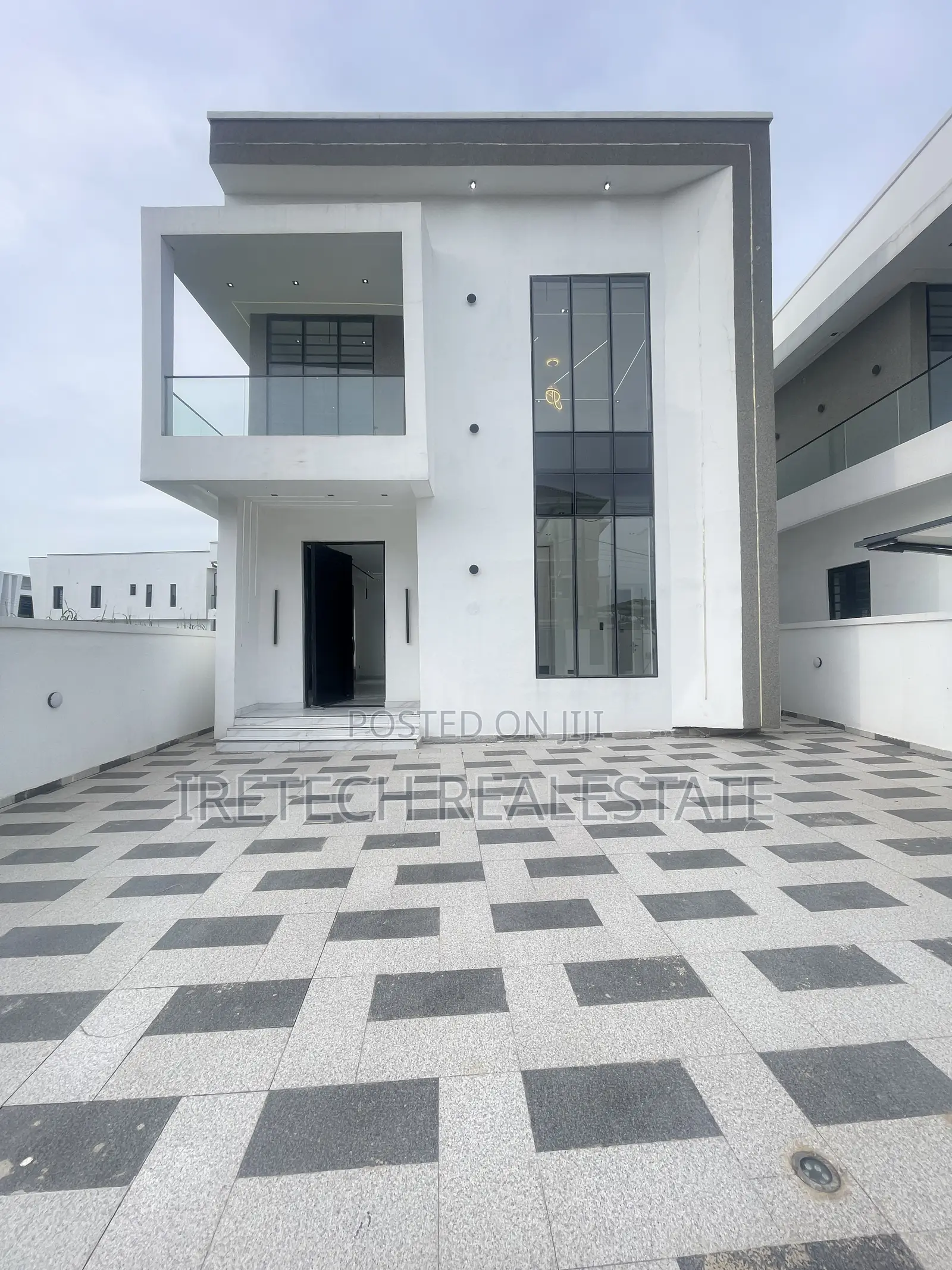 4bdrm Duplex in In A Gated And, Off Lekki-Epe Expressway for sale in Off Lekki-Epe Expressway