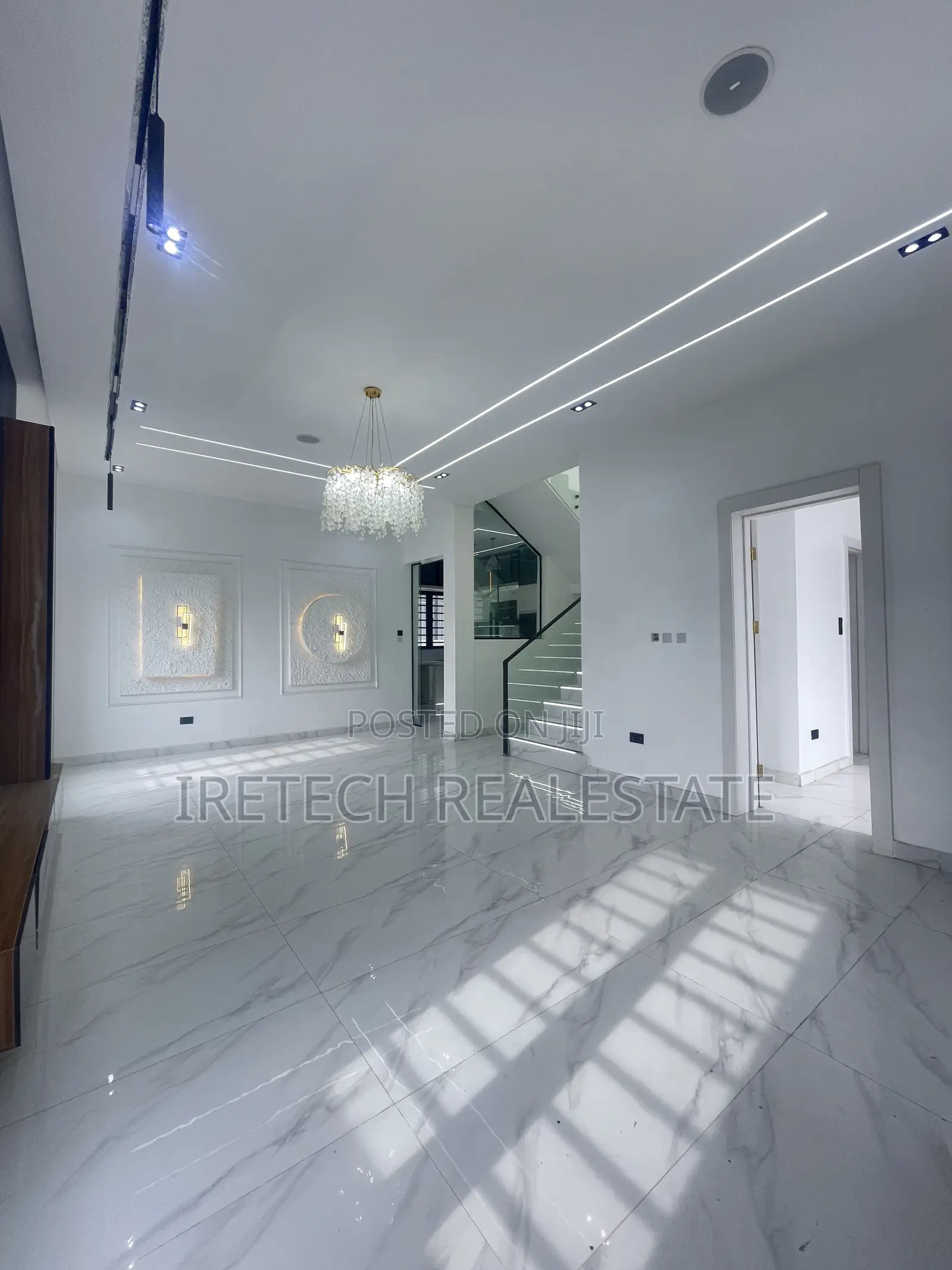 4bdrm Duplex in In A Gated And, Off Lekki-Epe Expressway for sale in Off Lekki-Epe Expressway