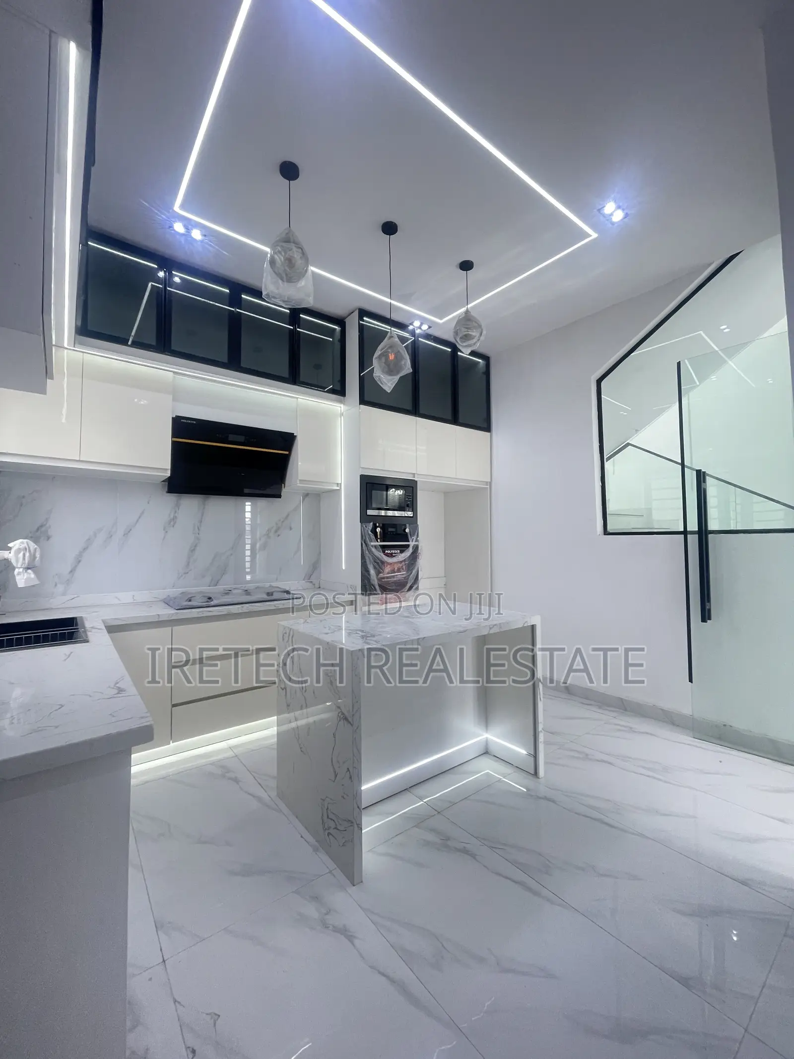 4bdrm Duplex in In A Gated And, Off Lekki-Epe Expressway for sale in Off Lekki-Epe Expressway