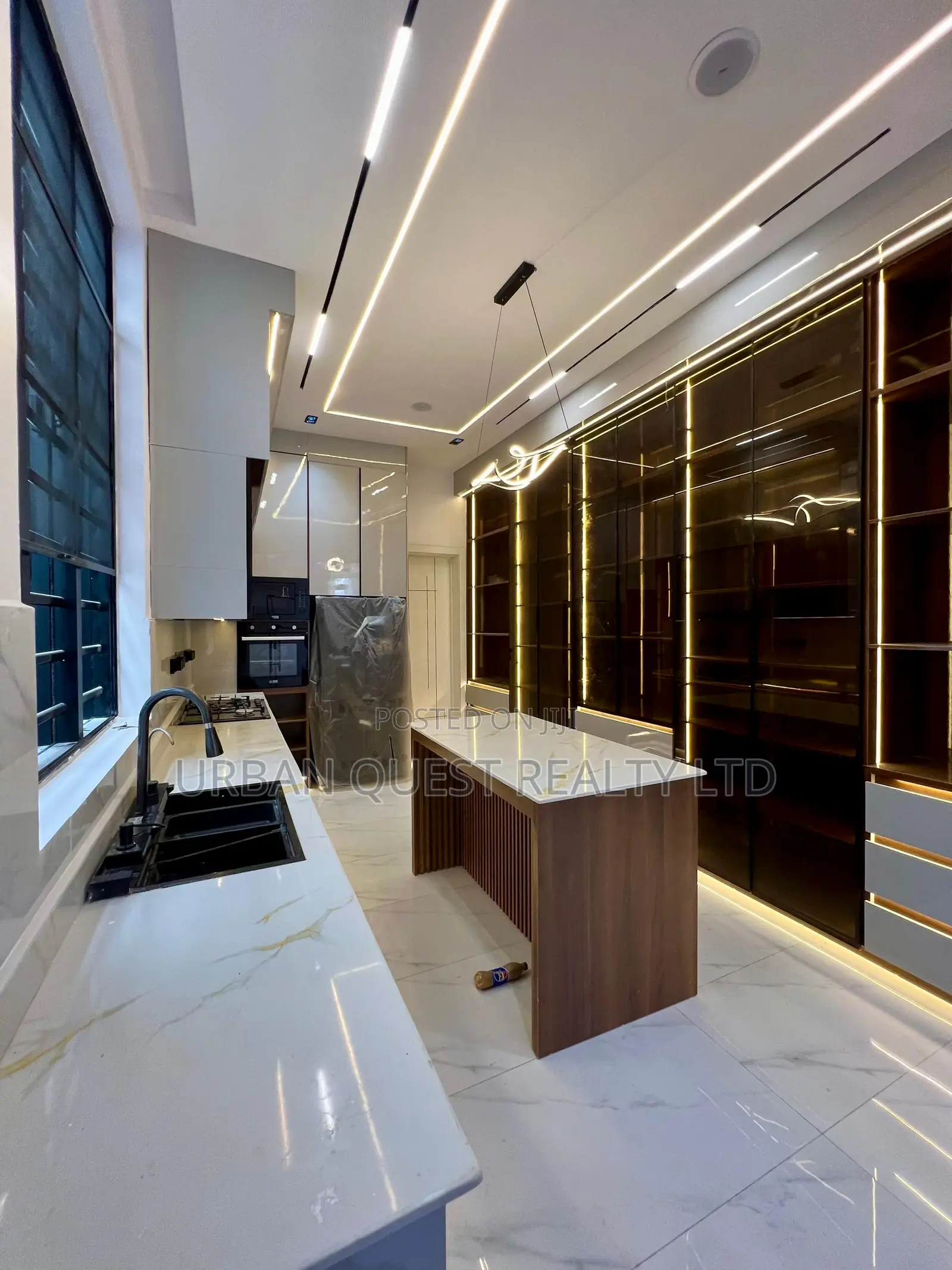 5bdrm Duplex in Ikota for sale in Ikota