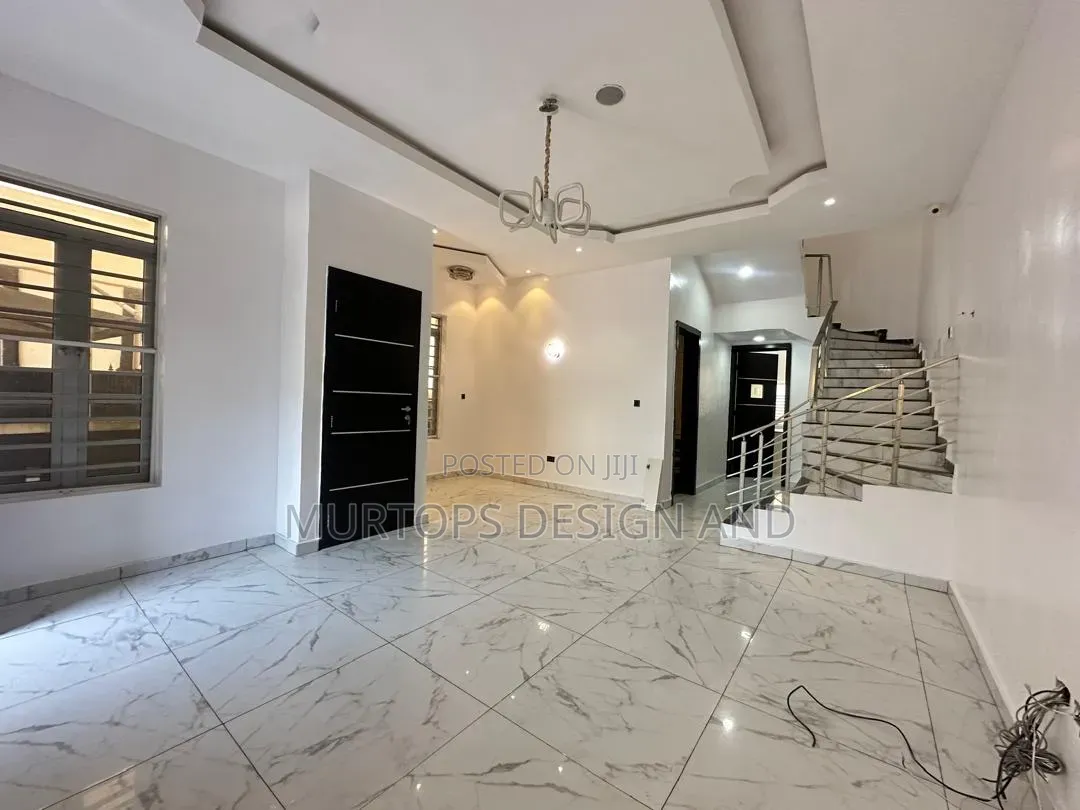 4bdrm Duplex in Chevron for rent in Chevron